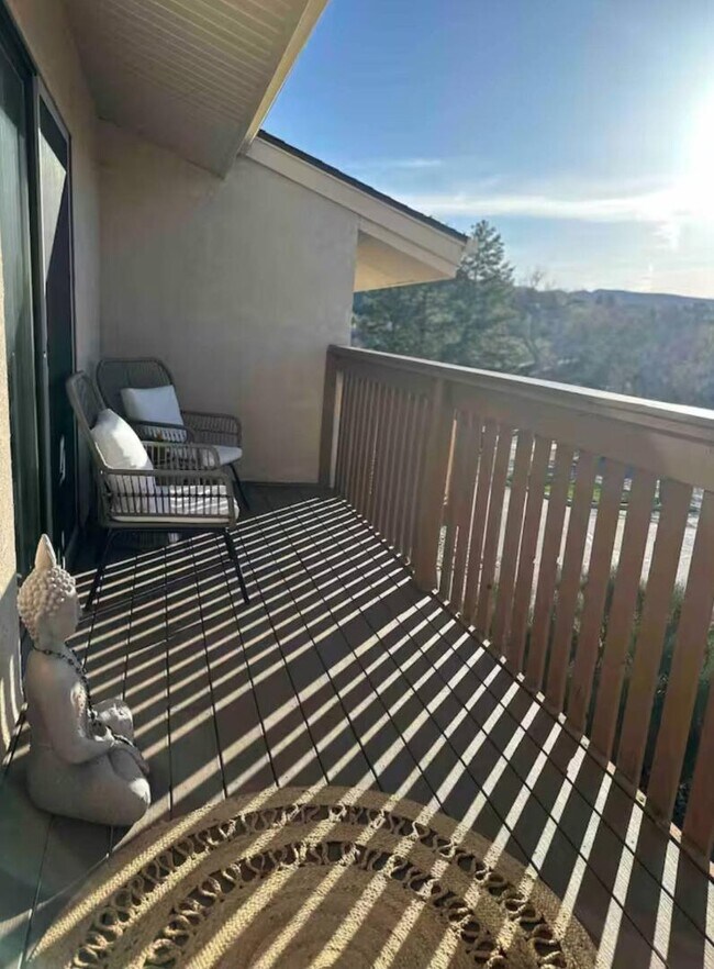 Building Photo - 385 Explorer Ct