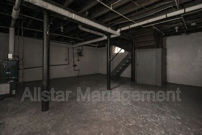 Building Photo - 3065 E Derbyshire Rd