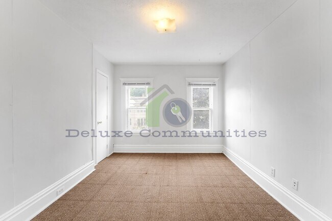Building Photo - 346-346 Diamond Ave SE