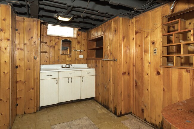 Building Photo - 9238 Artesian St