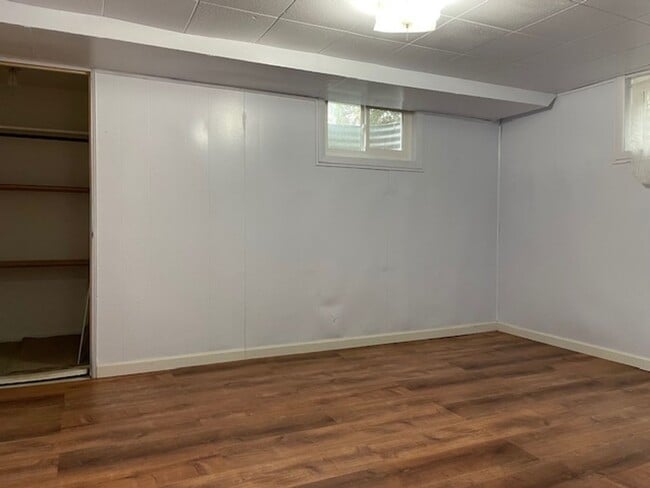 Building Photo - House For Lease
