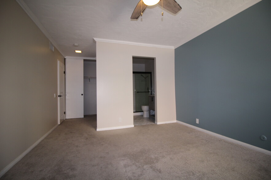 Building Photo - 4879 Collwood Blvd