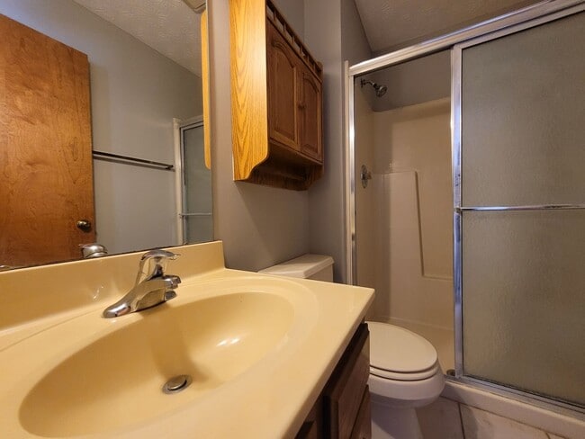 Building Photo - 3 Bedroom, 2.5 Bath Townhouse in Beavercreek!