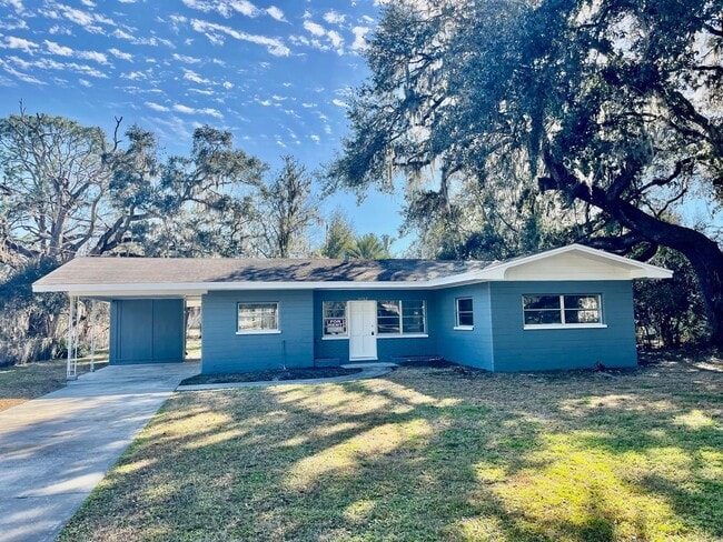 Building Photo - HUGE Ridge Manor/Dade City 3BR/2BA Home with Wide Open Floor Plan!!!