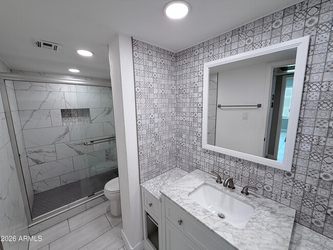 Building Photo - 5995 N 78th St