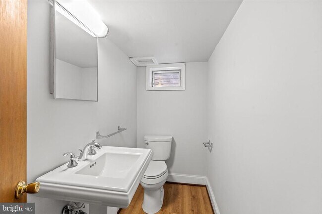 Building Photo - 7014 Beechwood Dr