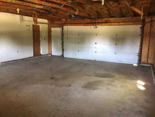 Building Photo - 2824 Country Ln