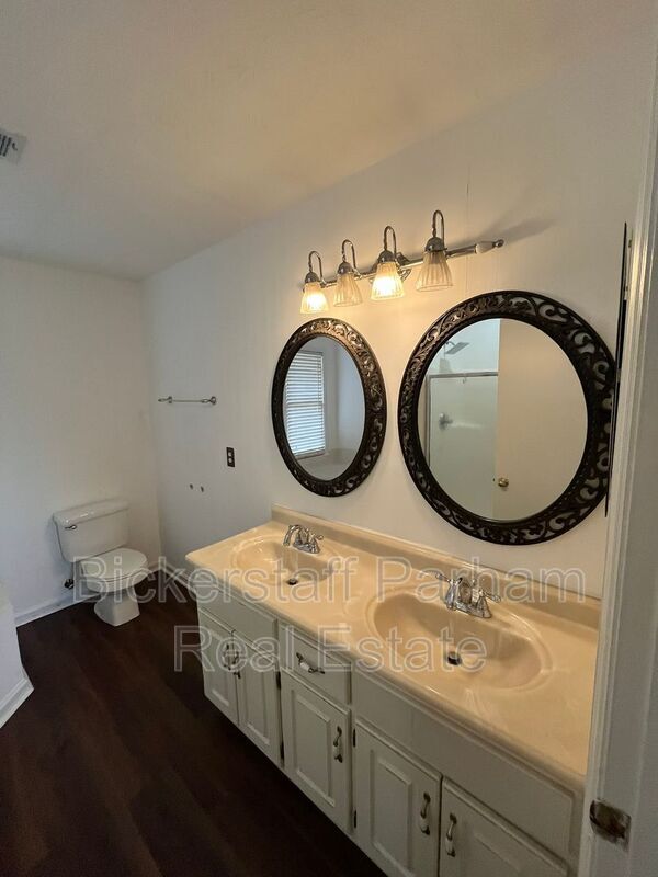 Building Photo - 165 Sweetwater Dr