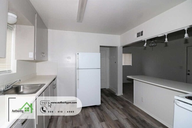 Building Photo - 3240 Veda - West Redding - "Pet Considered"