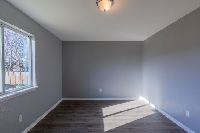 Building Photo - Rawhide Loop, 317/319