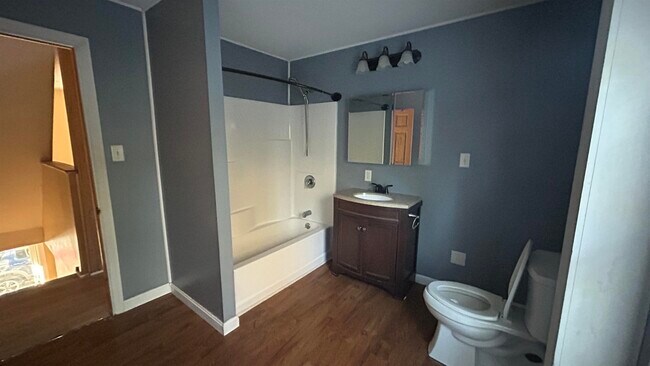 Building Photo - 3 George St