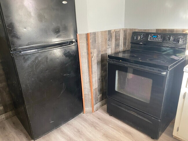 Building Photo - 1809 E 23rd St N