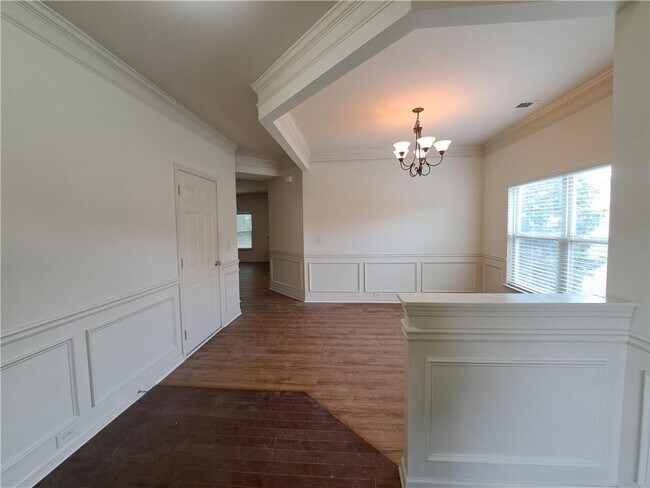 Building Photo - 867 Pine Ln