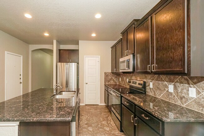 Building Photo - Spacious 3-Bedroom Brick Home