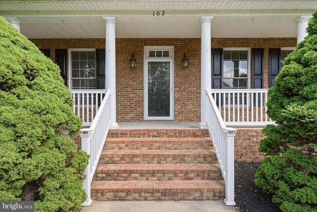 Building Photo - 102 Bramble Ct