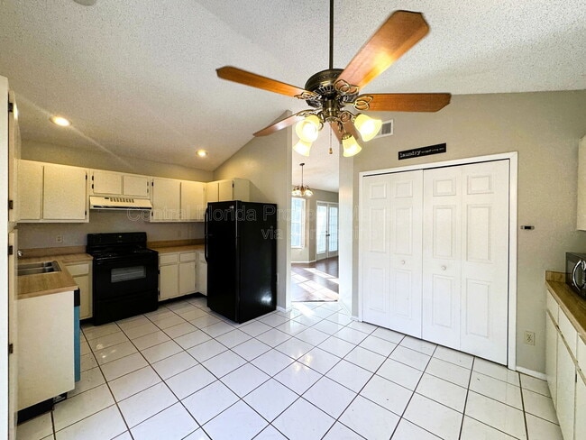 Building Photo - 153 Becky Thatcher Ct