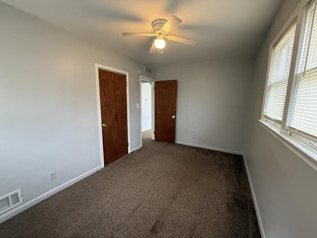 Building Photo - 3106 Shawnee Ave