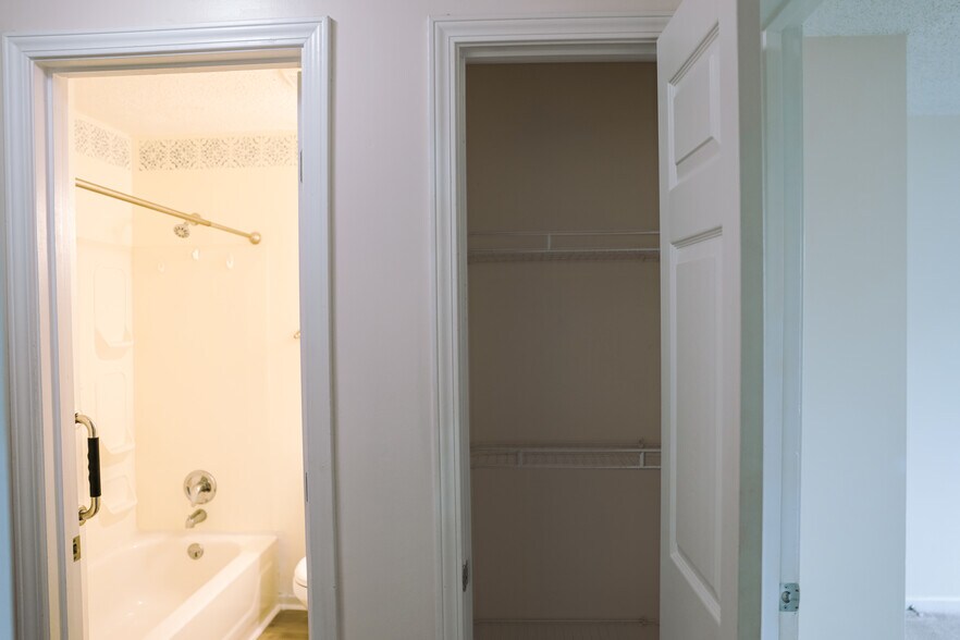 Building Photo - 41 Beri Dr