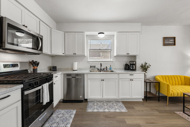 Building Photo - 4136 Willow Oak St