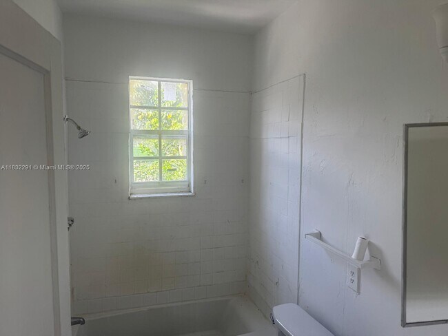 Building Photo - 1111 N 22nd Ave