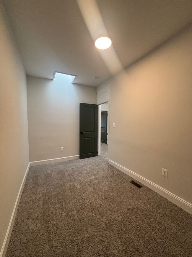 Building Photo - Newly Renovated 4BR Home in East Baltimore – Perfect for Families or Professionals!