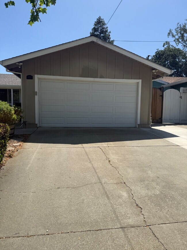 Building Photo - Charming 3 Bedroom, 2 Bathroom Livermore Home with Pool & Private Backyard Oasis