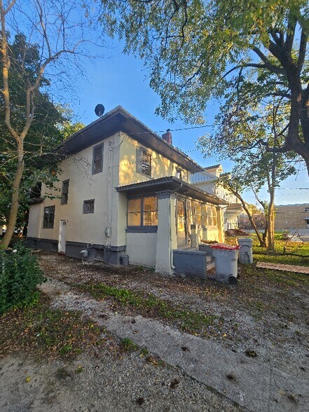 Primary Photo - 107 N East Ave