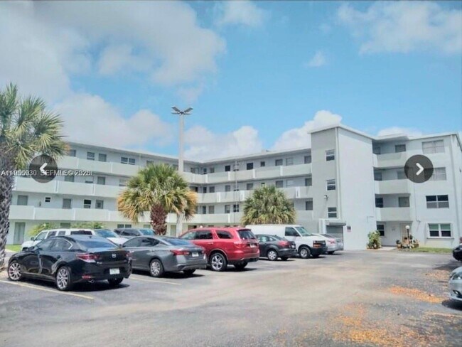 Building Photo - 1351 NE 191st St