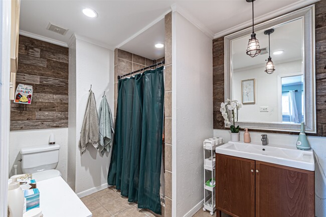 Building Photo - 5611 Winding Way Dr