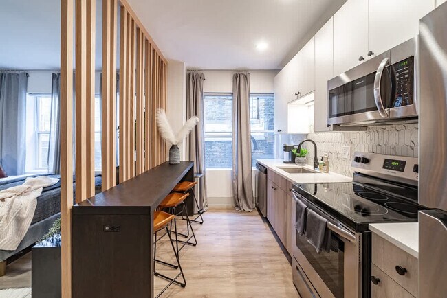 Building Photo - 3546 N Southport Ave