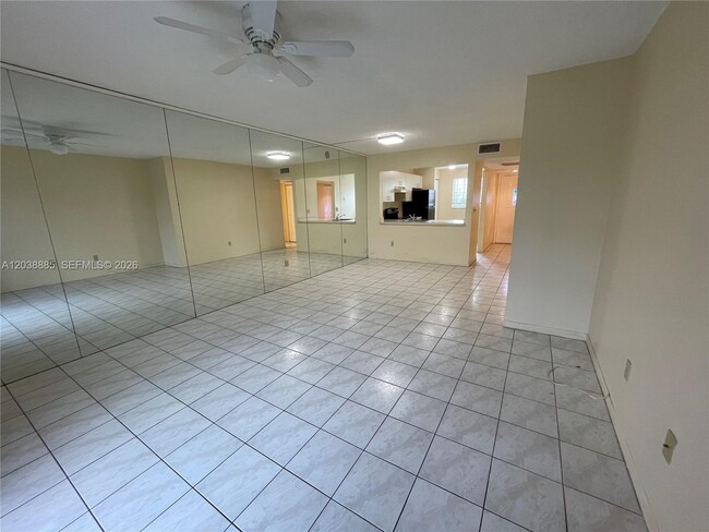 Building Photo - 426 NE 210th Cir Terrace