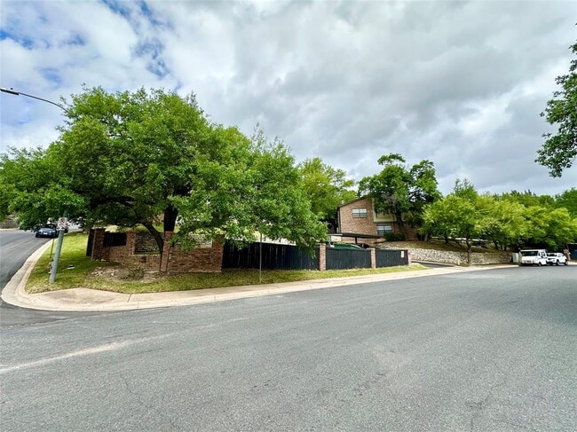 Building Photo - 1804 Capital Pkwy