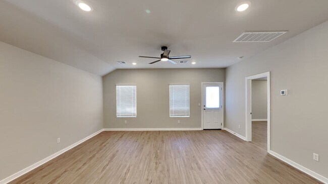 Building Photo - Spacious 4 Bedroom 2 Bathroom Home in Piedmont Schools (NEIGHBORHOOD PARK AND SPLASH PAD)