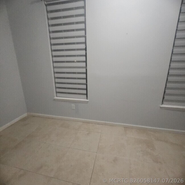 Building Photo - 1050 Crystal Way