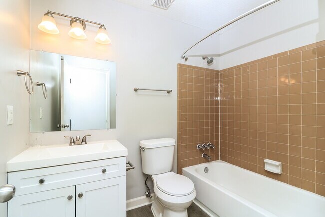 Building Photo - 427 Ridgetop Dr NW