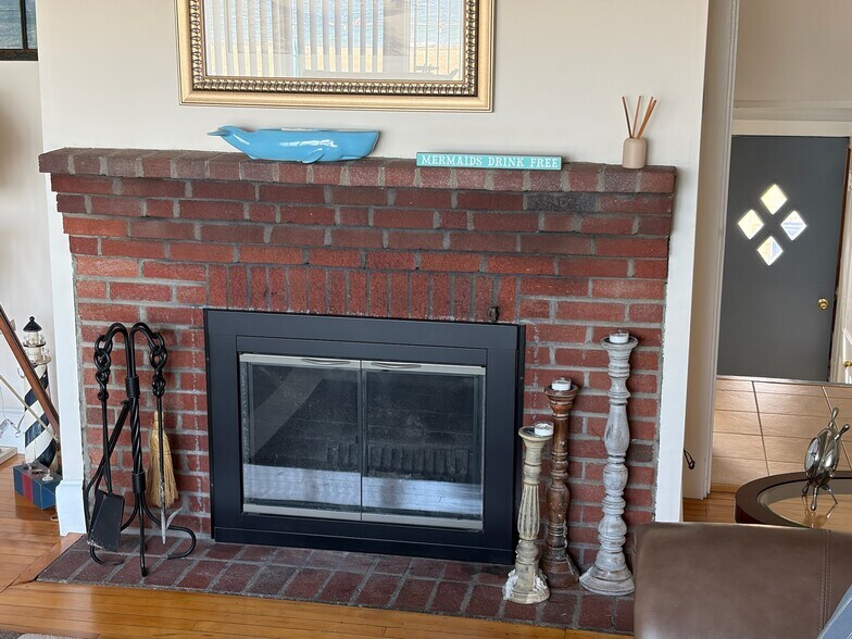 Livingroom - 55 Brewster Ave