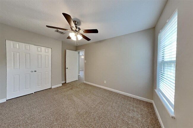 Building Photo - 6910 Springcrest Ct