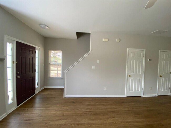 Building Photo - 677 Kenridge Dr