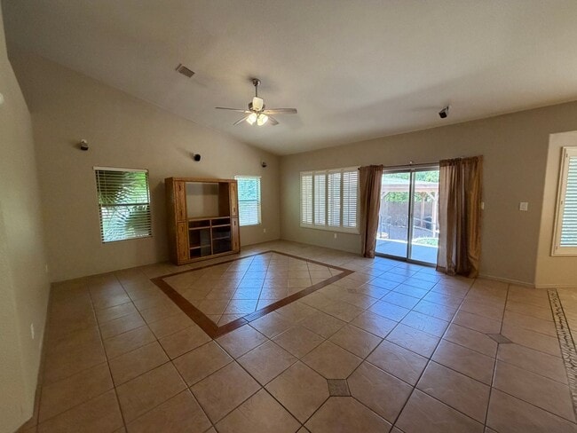 Building Photo - 3 BEDROOM HOME IN FALLS RANCH!