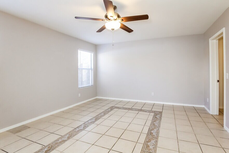 Building Photo - 9147 N 73rd Ln