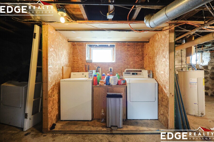 Building Photo - 157 Murdock St