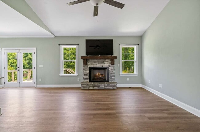 Building Photo - Charming 3-Bedroom Bunn Home with Granite ...