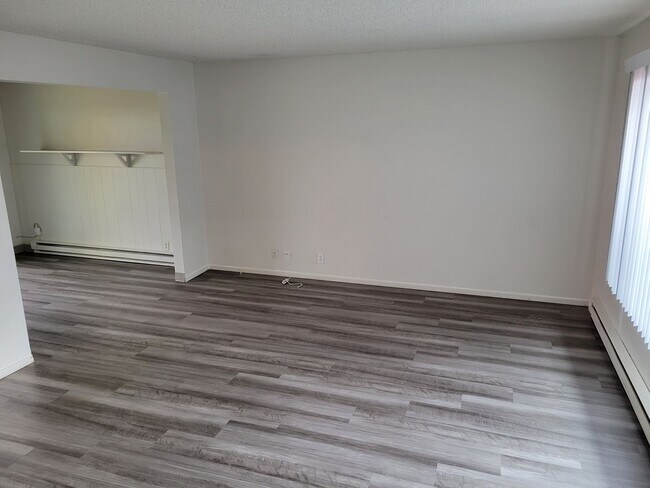 Building Photo - 619-621 Blaine