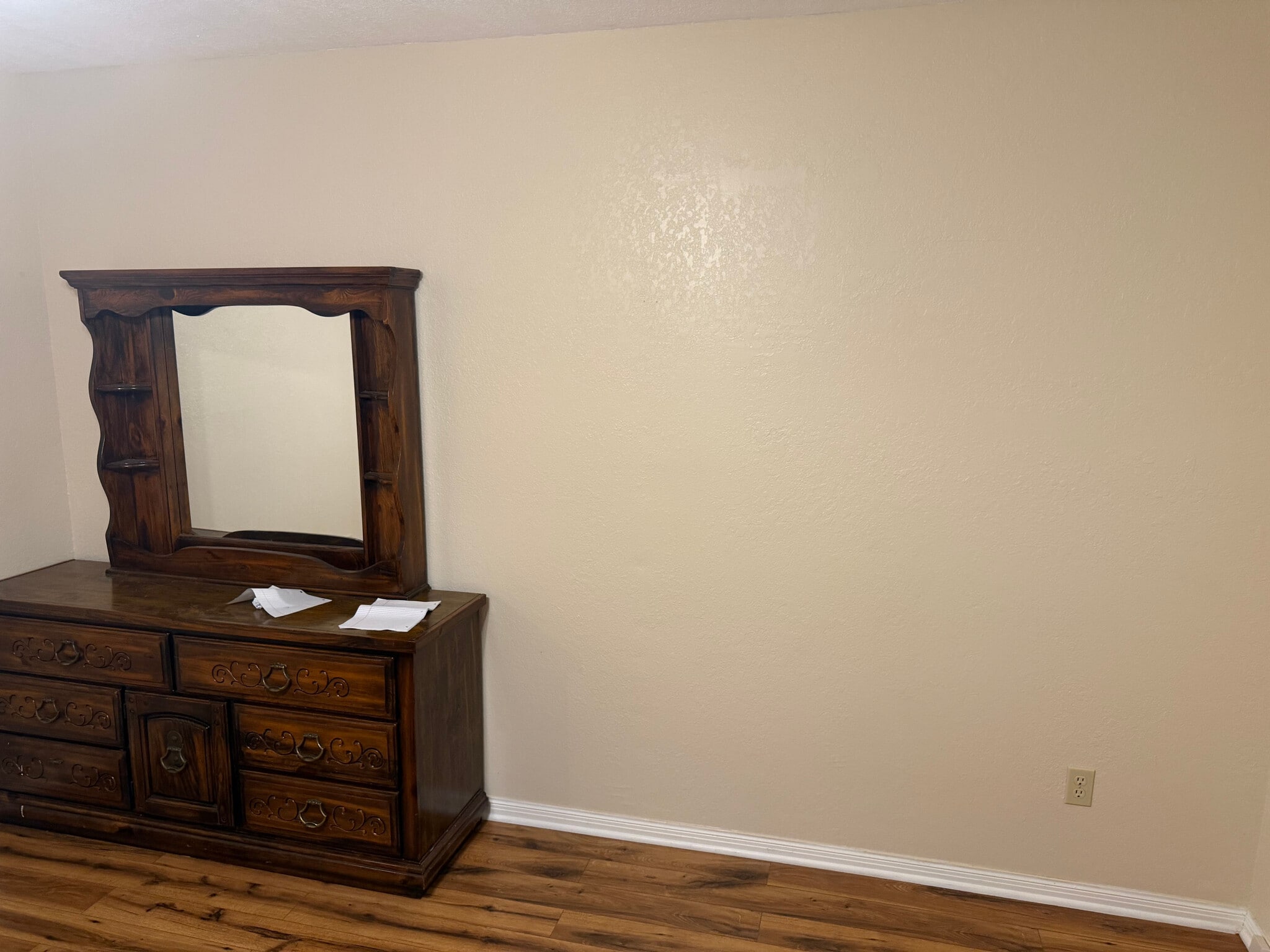 Building Photo - Room in House on Magic Hill Dr