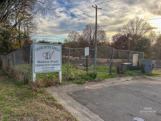 Building Photo - 529 Katonah Ave