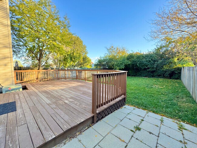 Building Photo - 580 Wellington Gardens Dr