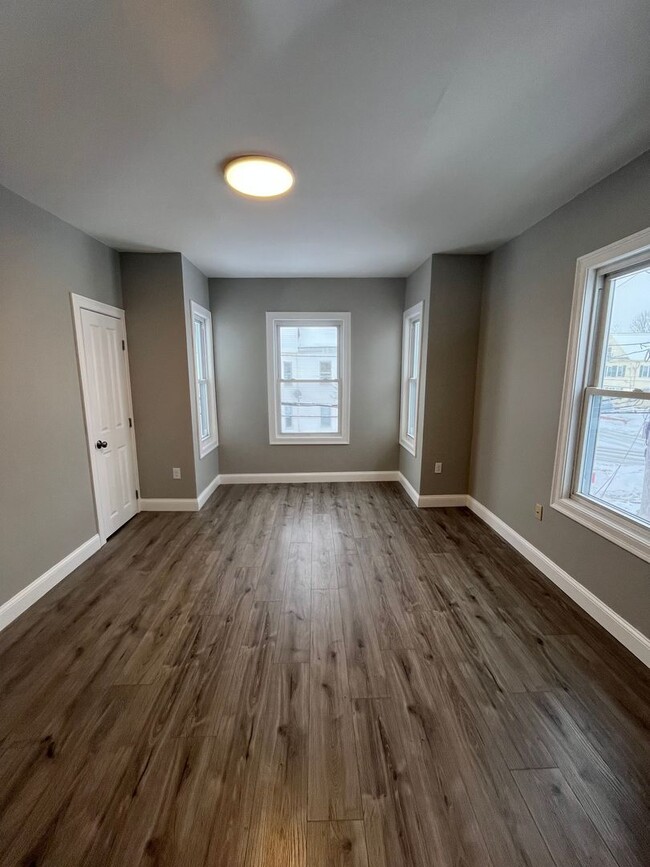 Building Photo - 66 Dalton St