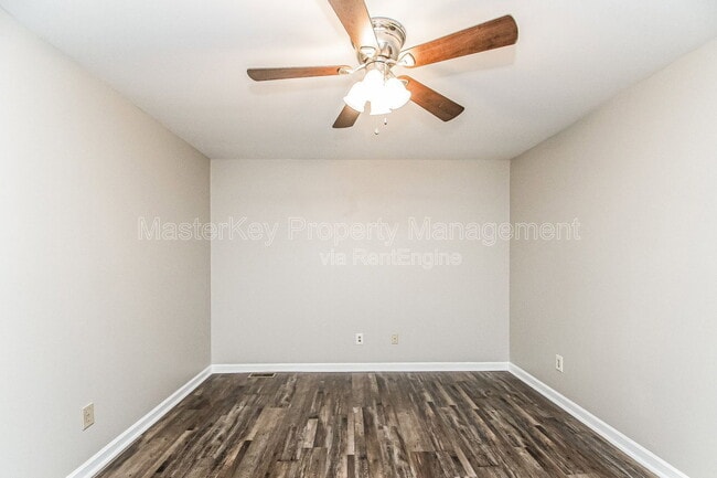 Building Photo - 407 E Dynasty Dr