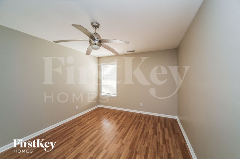 Building Photo - 10432 Kensington Cir