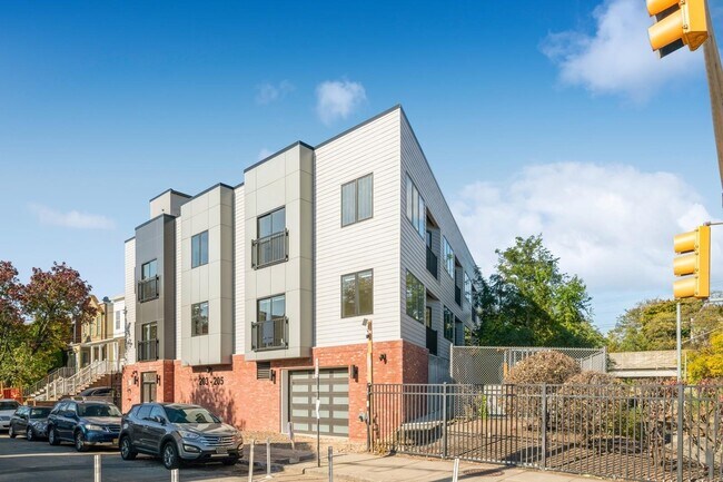 Building Photo - 201-205 Randolph Ave